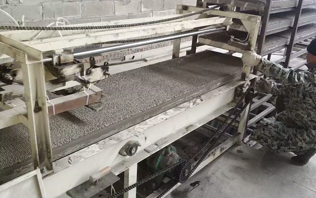 CQ免拆復(fù)合保溫模板朝欽節(jié)能廠家生產(chǎn)車(chē)間現(xiàn)場(chǎng)-20230911032300